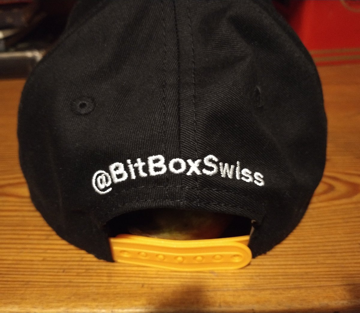 GartenbieneBee's tweet image. Die beste Box ist die @BitBoxSwiss  - 
Einfach 
Schnell 
Sicher 
Achja, 
Dankeschön für das tolle Cap 🧢 
Sieht nicht nur super klasse aus, ist auch noch von feinster Qualität - so gut wie die #Bitbox eben!!!
