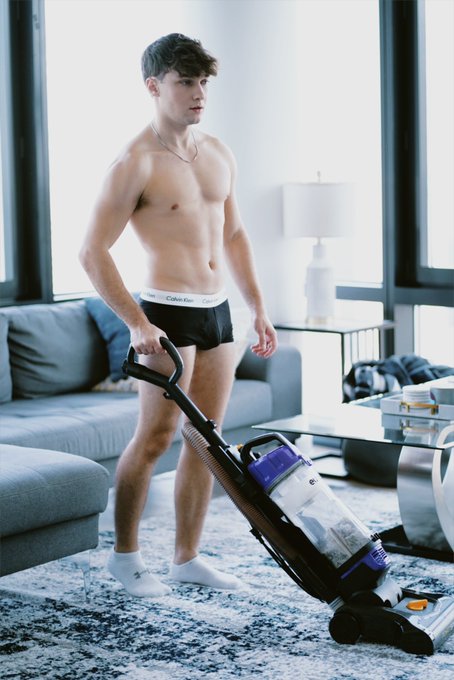 Say “Come please” if you’d like me to vacuum your apartment https://t.co/N7hXWEGHzk https://t.co/UAD