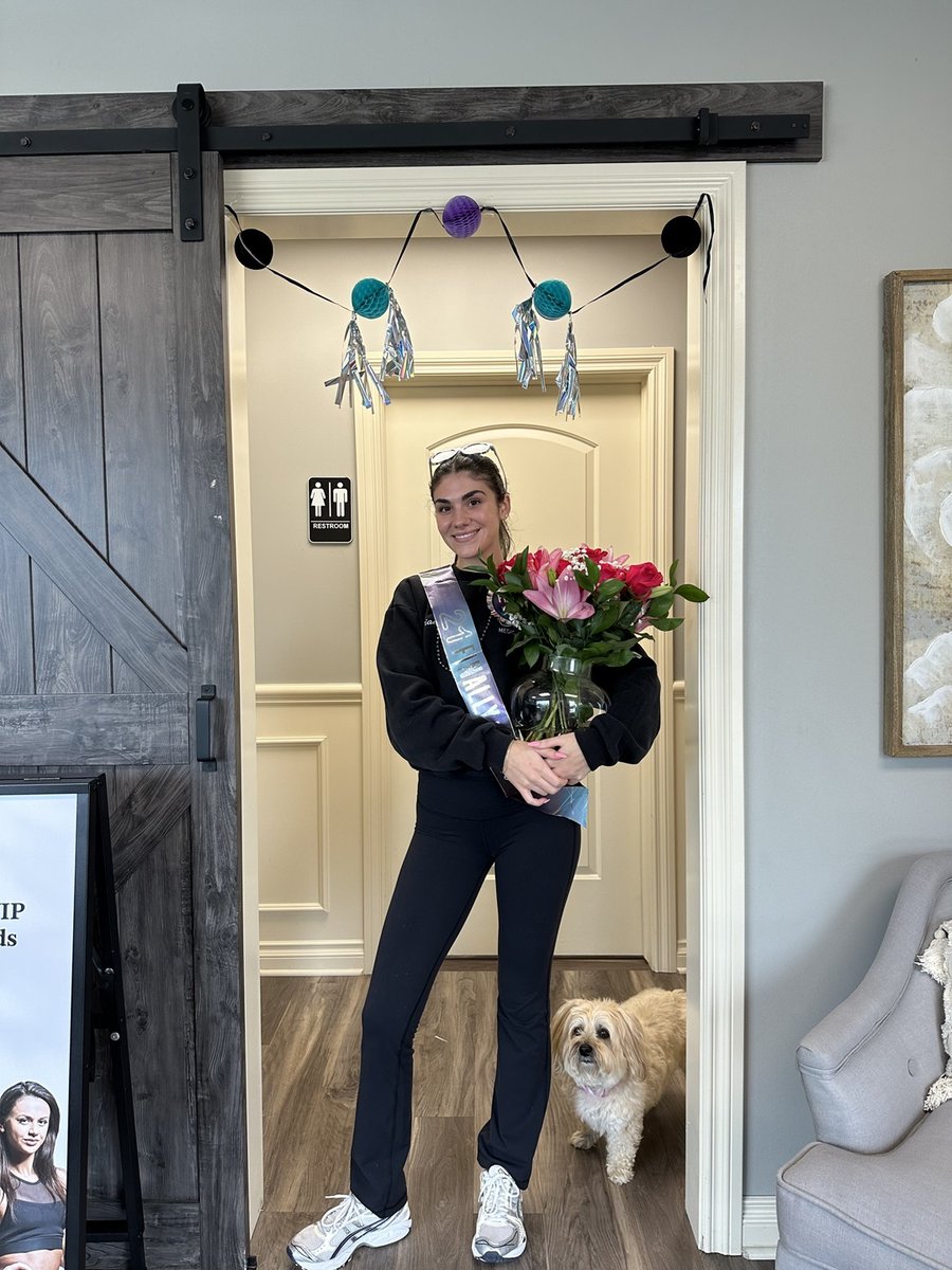 CWCMedSpa's tweet image. Happy 21st Birthday to our amazing esthetician, Briana!✨🎉 We are so glad we celebrate you today and hope you have the most amazing birthday. Cheers! 🥂🍾

#21stbirthday #finallylegal #esthetician #birthdaygirl #libraseason #medspa