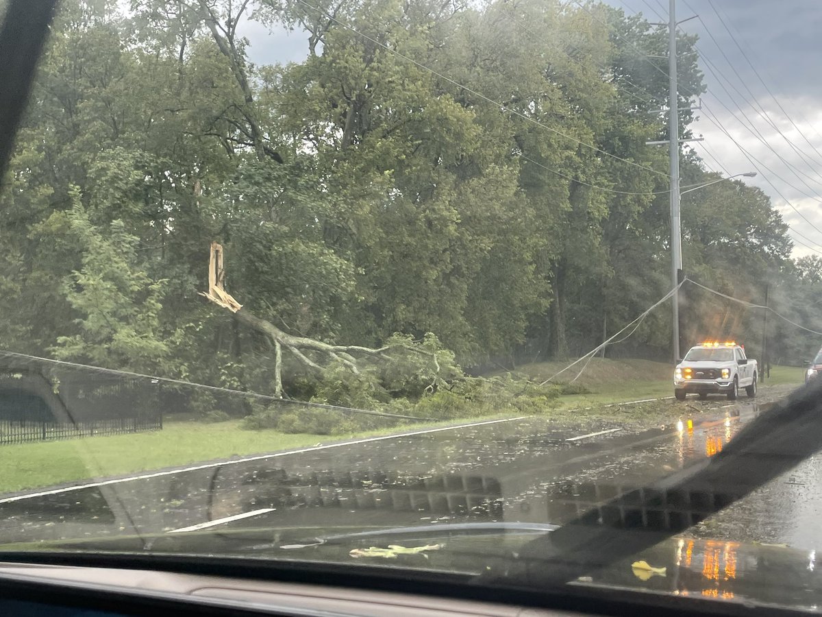 Oak Hill- Franklin Pike just south of Tyne. Power is out.  #tSpotter