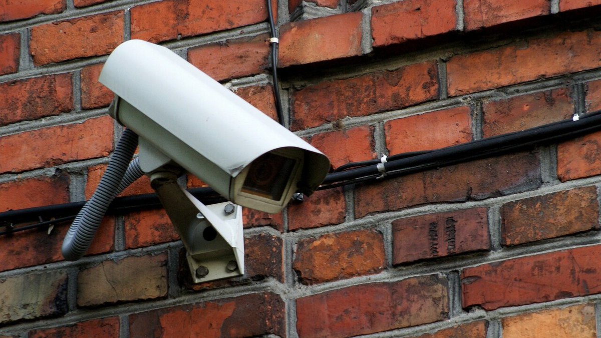 Überwachungspaket nach Solingen: Die Kritik an dem Vorhaben der Regierung wird lauter dlvr.it/TDdpJd