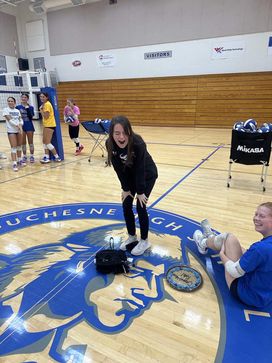 Athletics_DHS's tweet photo. Got Her Good!!!
Congratulations to Ms. Kate our Athletic Trainer on her engagement. The Volleyball team surprised her with a fake injury and a cookie cake! Happy for you Kate! https://t.co/53iENMN8as