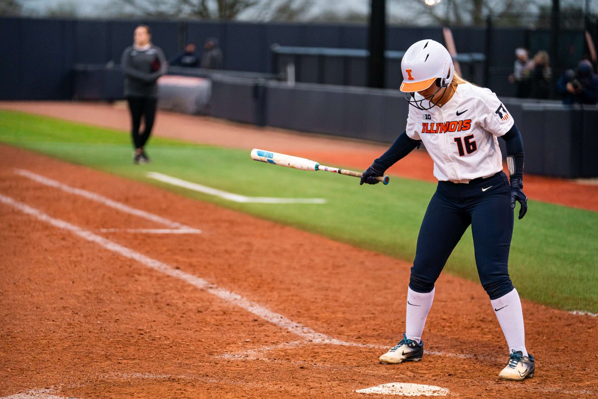 Illinois Softball tweet media