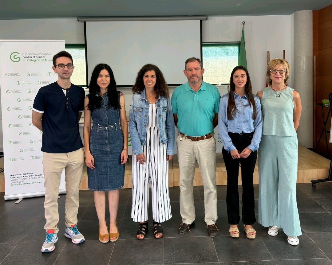 Claudia García Cobarro (@claudia_garcb) on Twitter photo Muchas gracias a la <a href="/ContraCancerEs/">Asociación Española Contra el Cáncer</a> por su apoyo y apuesta por la investigación en ritmos circadianos contra el cáncer 💚 Hoy y siempre, más investigación para más vida
#Diamundialinvestigaciónencáncer #AECC #avances #máscienciamásvida Muchas gracias a la <a href="/ContraCancerEs/">Asociación Española Contra el Cáncer</a> por su apoyo y apuesta por la investigación en ritmos circadianos contra el cáncer 💚 Hoy y siempre, más investigación para más vida
#Diamundialinvestigaciónencáncer #AECC #avances #máscienciamásvida