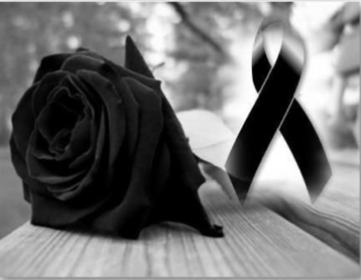 RIP 🖤 

Dans ton histoire
Garde en mémoire
Notre au revoir
Puisque tu pars…

Sache qu'ici reste de toi comme une empreinte indélébile…🖤