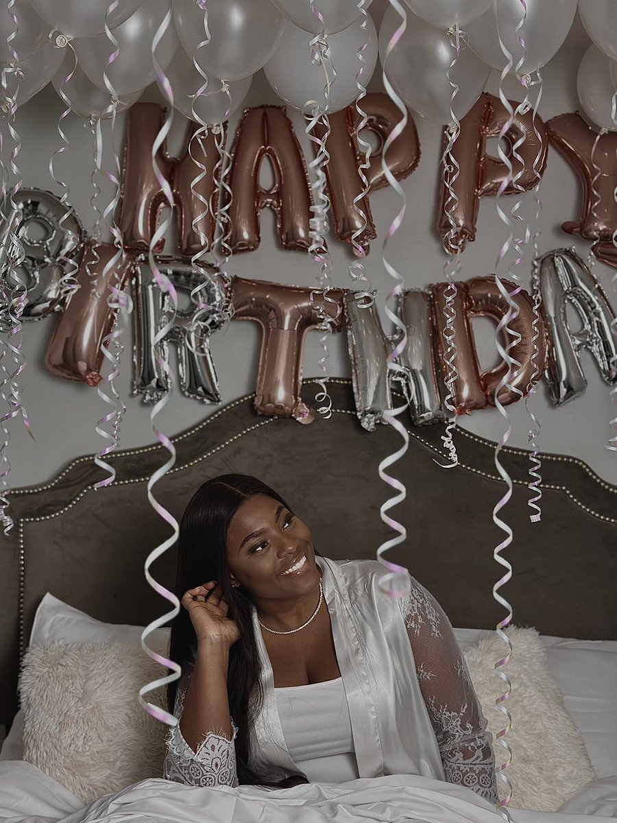 maamenaa_'s tweet photo. New Age !🥂 Another awesome year ahead 💫Happy Birthday to Me🥳 https://t.co/aBC8FbZxtK