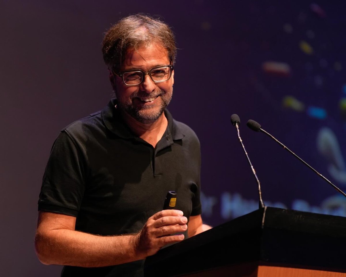 Hugo_pardo's tweet image. Disfrutando de la semana laboral en la @Uniandes en #Bogotá. Emociona el diseño de sus eventos y sus conversaciones, y su visión de cambio permanente, incluso siendo líderes regionales. Gracias a la Rectora Raquel Bernal por haberme invitado y cuidado tanto.