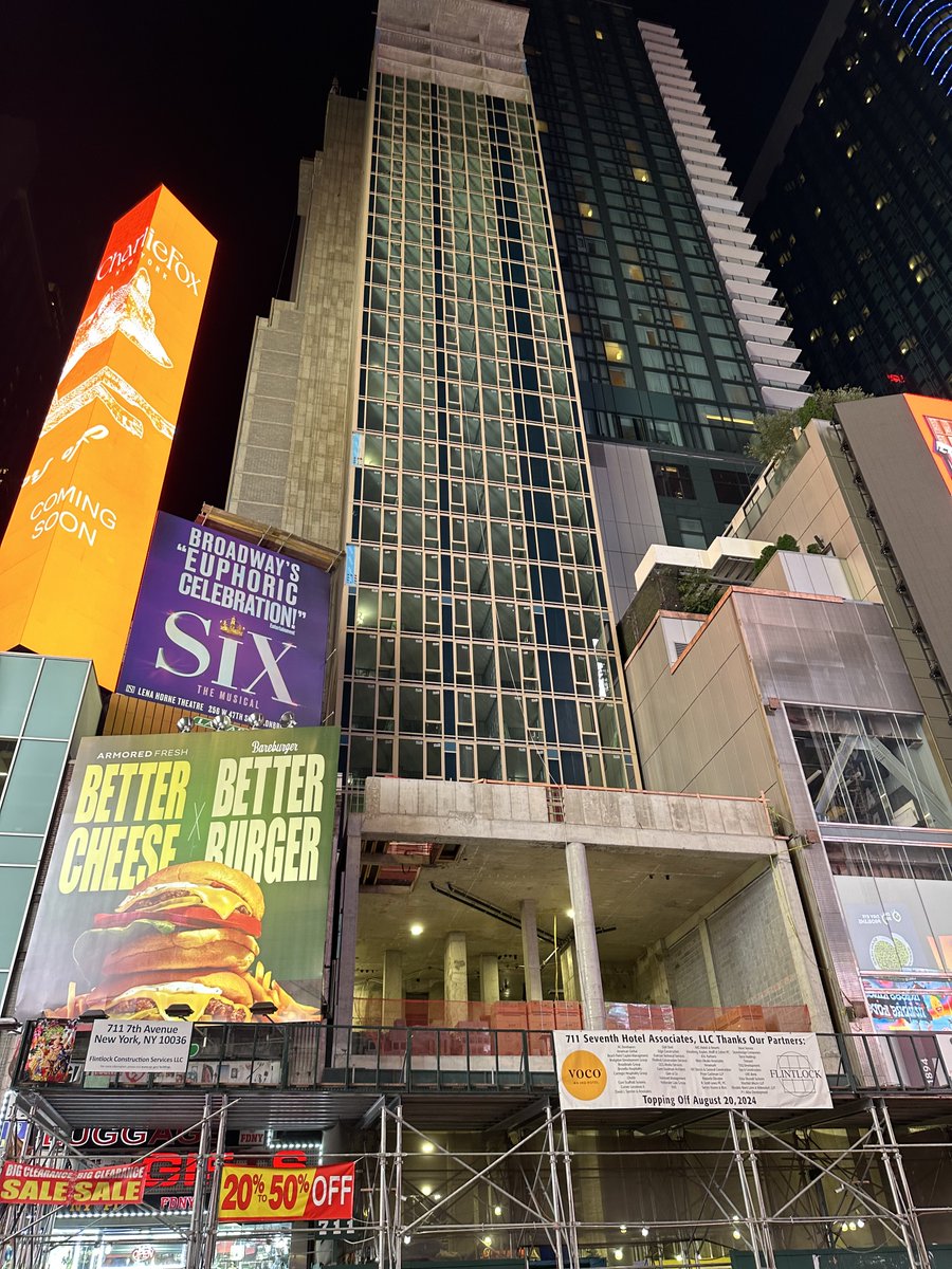 DoorCrystal's tweet image. Exciting updates from our latest project at 711 Seventh Avenue in Times Square! 

Our cutting-edge W50i Window Wall system is being installed on this stunning 32-story hotel tower.🏙

#CrystalWindows #WindowWall #TimeSquare