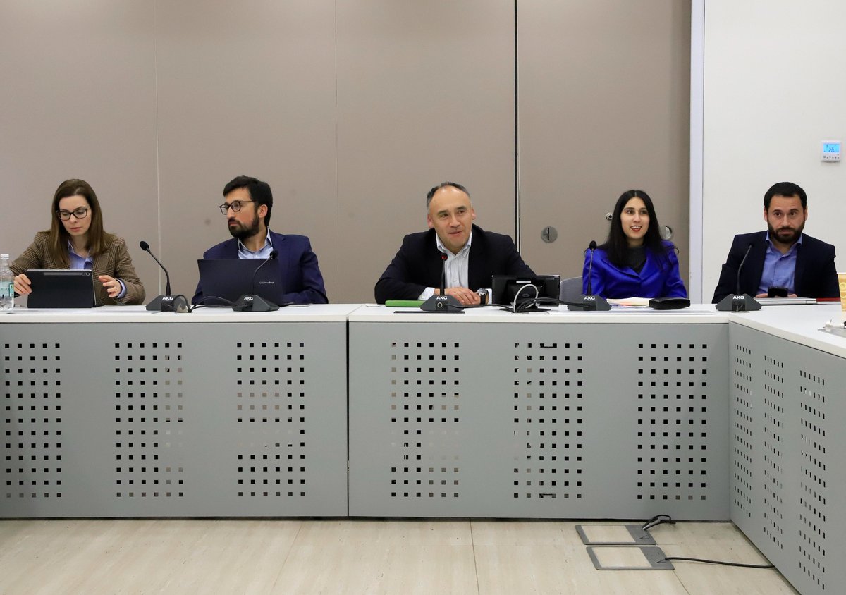 MintrabChile's tweet photo. Seguimos en los #DialogosMultinivel con @Enap_Informa para la elaboración del proyecto de ley sobre Negociación Colectiva Multinivel. Acompaña @Min_Hacienda. https://t.co/i9IhV4VofM