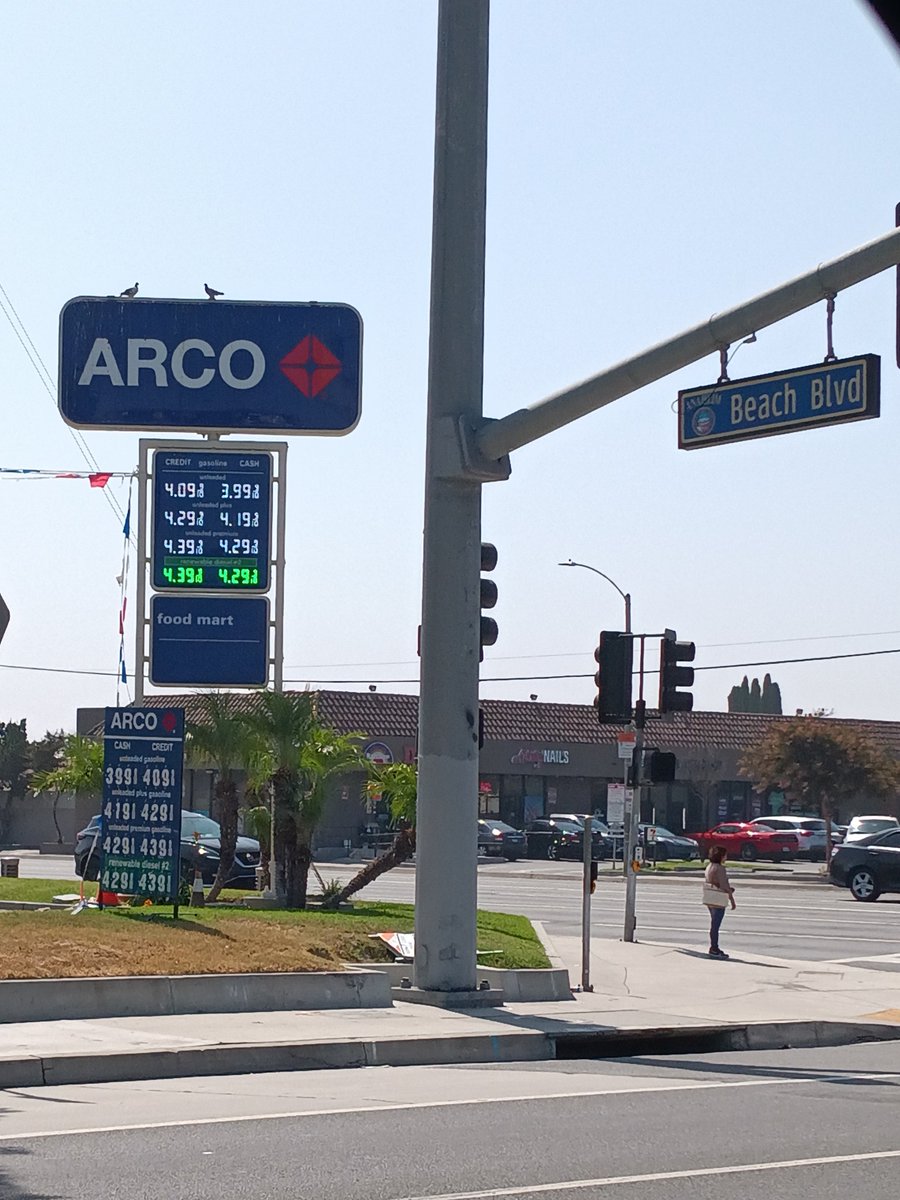 trumplicans2024's tweet photo. these 2 gas stations are right across the street from each other on the corner of Beach Blvd. &amp; Lincoln Av. in Anaheim CA...
how much is fuel where you live... https://t.co/eQeDCtDx0M