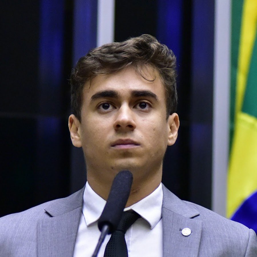 leoliberatoofc's tweet photo. Meu conselho pra você jovem @nikolas_dm, dobre a sua segurança e recuse qual quer convite para entrar a bordo de algum helicóptero ou jato. 🛩️ 

Que o Deus todo poderoso te proteja. https://t.co/6oqLAobtfa