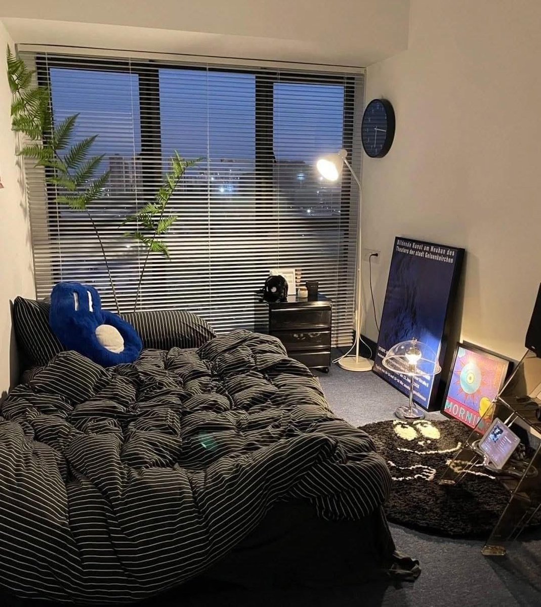 Gary30862908's tweet photo. As we grow older, we realise staying at home is the best choice. https://t.co/HowDBPNiqu