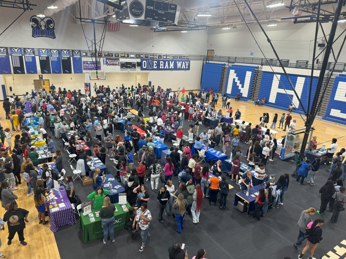 630+ students and parents attended the <a href="/NewtonCoSchools/">NCSS</a> Probe College Fair last week to connect with 50+ colleges! Thank you to NCS College Advisors and Newton High School ALANHS students for volunteering to assist the NCS College and Career Specialist.