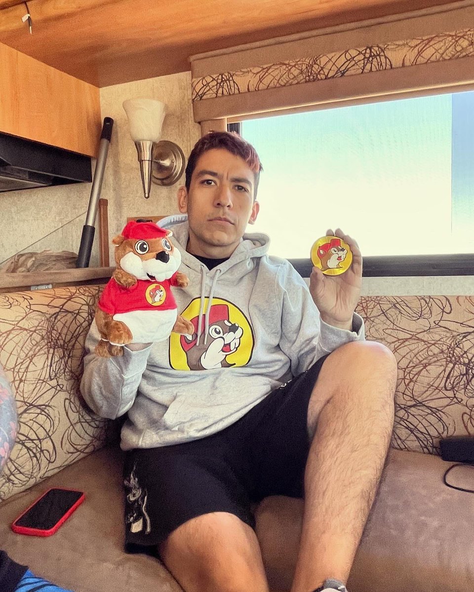 davegomez22's tweet image. ✨KNUCK IF U BUC ❤️⚡️🦫 @bucees #bucees #longtimefan #firsttimevisitor