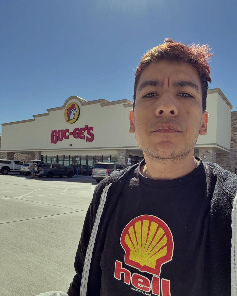 davegomez22's tweet image. ✨KNUCK IF U BUC ❤️⚡️🦫 @bucees #bucees #longtimefan #firsttimevisitor