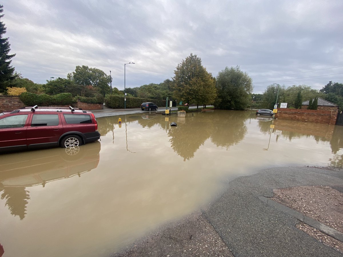 C_Stranks's tweet image. Flooding of the car park next to the River Stour by my house - complete with two stranded cars. Thankfully it has subsided, not so sure about whether the cars are ok. More warned for tomorrow though.. must park car elsewhere.