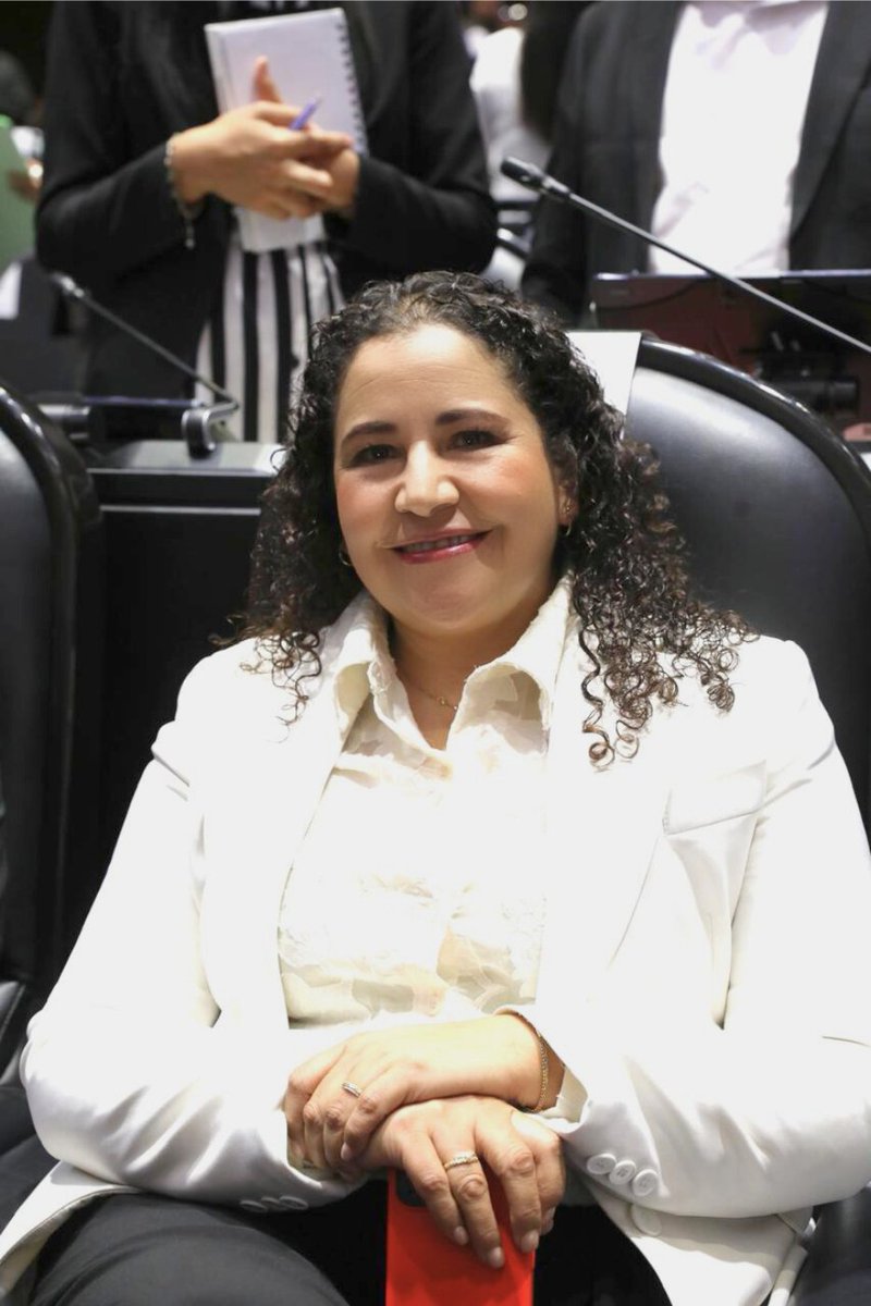 CNC_CEN's tweet photo. En la @Mx_Diputados nuestra líder, la diputada @LetyBarreraM votó a favor de incrementar el #SalarioMinimo por encima de la inflación. 

#JusticiaSocial para los #Trabajadores y mejores condiciones de vida para las #Familias #Mexicanas.

#HagámosloJuntos https://t.co/fHVdJuU1Qa