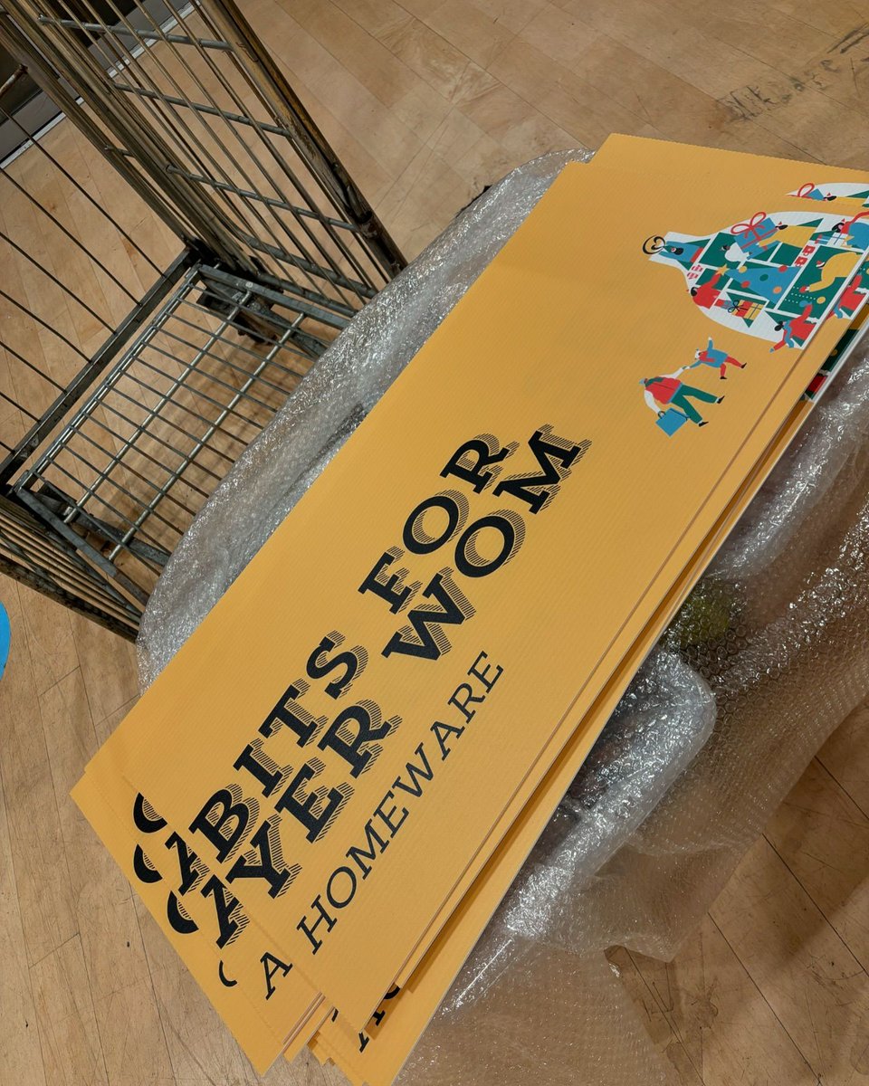 castleartisan's tweet image. If you are launching #Staffordshire's first creative department store in #StokeonTrent's city centre then THIS the way to do the in-store signage 😁 Absolute kudos to the awesome team at #KeepitLocal 👏

#shoplocal #lovewhereyoulive #uphanleyduck #PotteriesPositivity