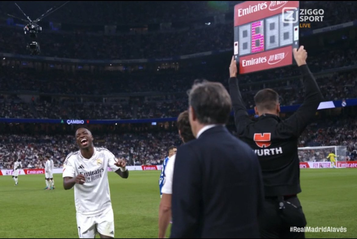 Jerem1545397's tweet photo. "Je veux juste jouer au football" #Vini #Vinicius #ViniciusJr #Real madrid https://t.co/lbAuuFF3ie