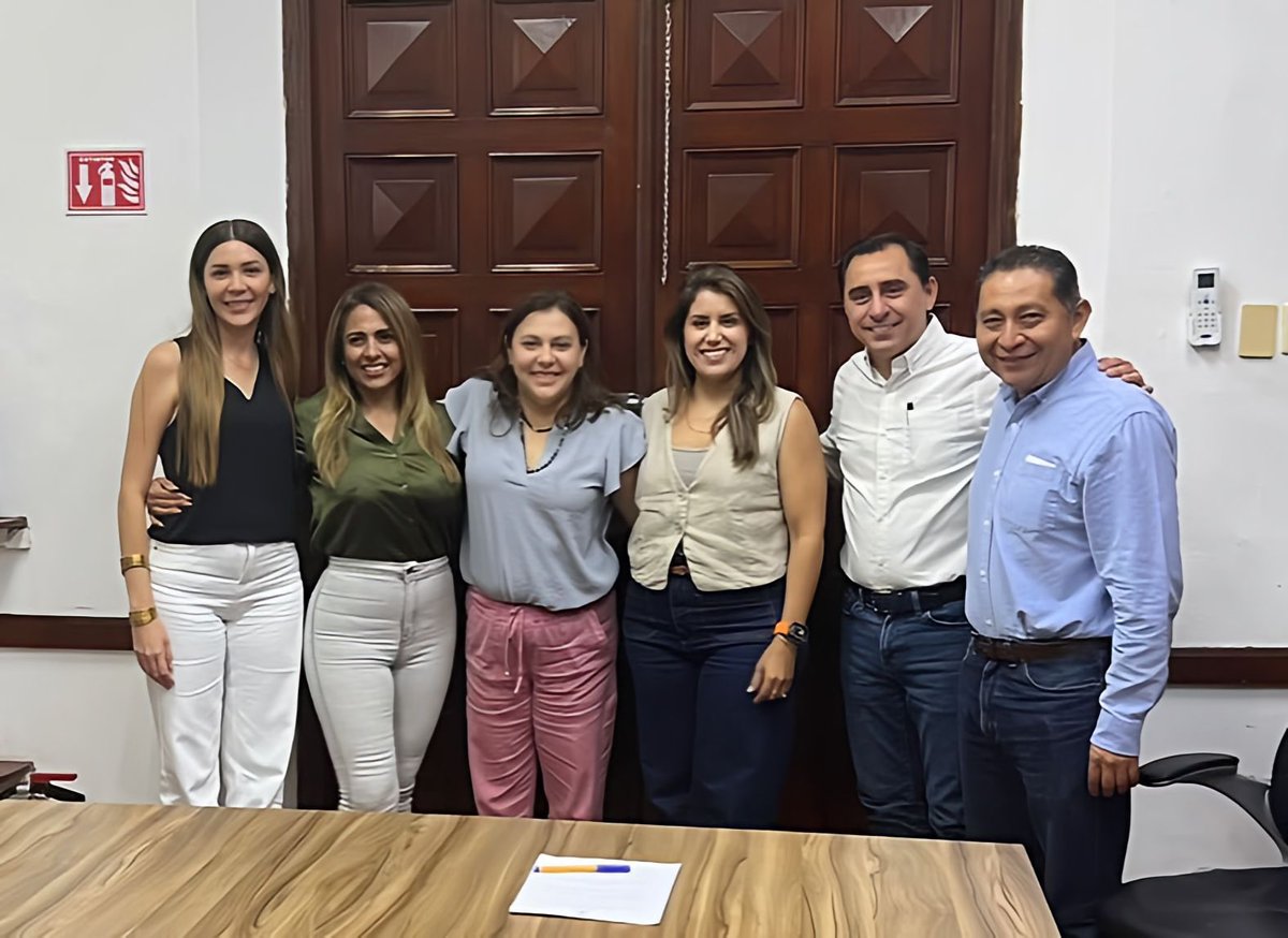 MaraCastillo22's tweet photo. Muchas gracias compañeras y compañeros regidores por su confianza para presidir la Comisión Especial de Turismo. 

Trabajando en equipo, vamos a promover acciones para atraer a más visitantes y para que las familias de Mérida disfruten de nuestra bella ciudad. 🗺️🌎 https://t.co/DWbOcpQeQl