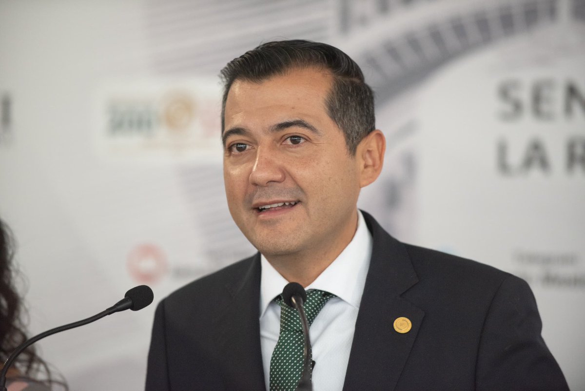 LUISALFONSOSR's tweet photo. 🌿 Hoy es un día histórico para #Oaxaca y México.
Desde el Senado de la República, fijamos nuestra postura en favor de la Reforma en materia Indígena y Afromexicana. Junto a mi compañera @LauraEstradaMau, apoyamos este cambio al Artículo 2º de la Constitución, que reconoce a los pueblos indígenas y afromexicanos como sujetos de derecho público.
Este avance significa justicia, autonomía y recursos directos para nuestras comunidades.