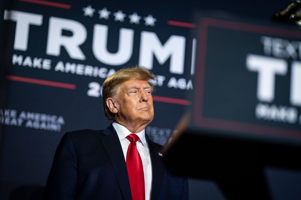 LeadingReport's tweet photo. BREAKING: Former President Trump vows to expose and prosecute everyone involved in the alleged theft of the 2020 election, including executives at Facebook and Google. https://t.co/Zn3Dvty6zE