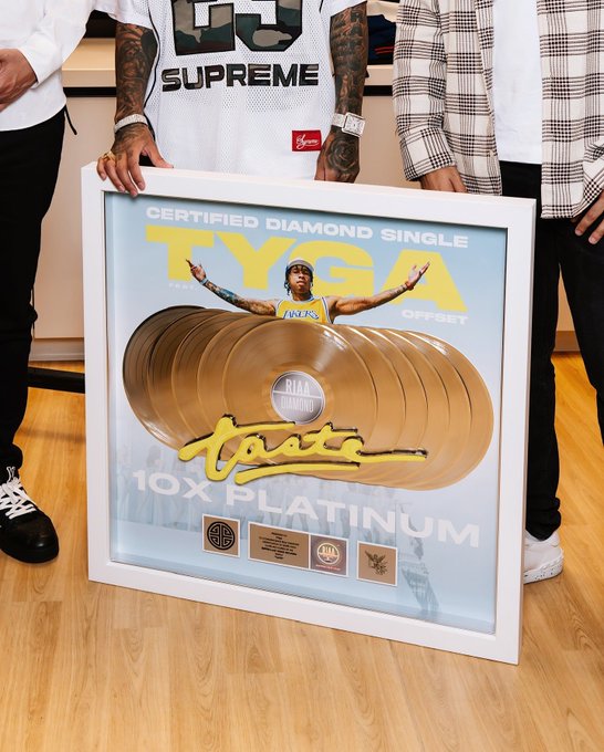 Watch T-Raww's leaked NSFW photo on TwXstars