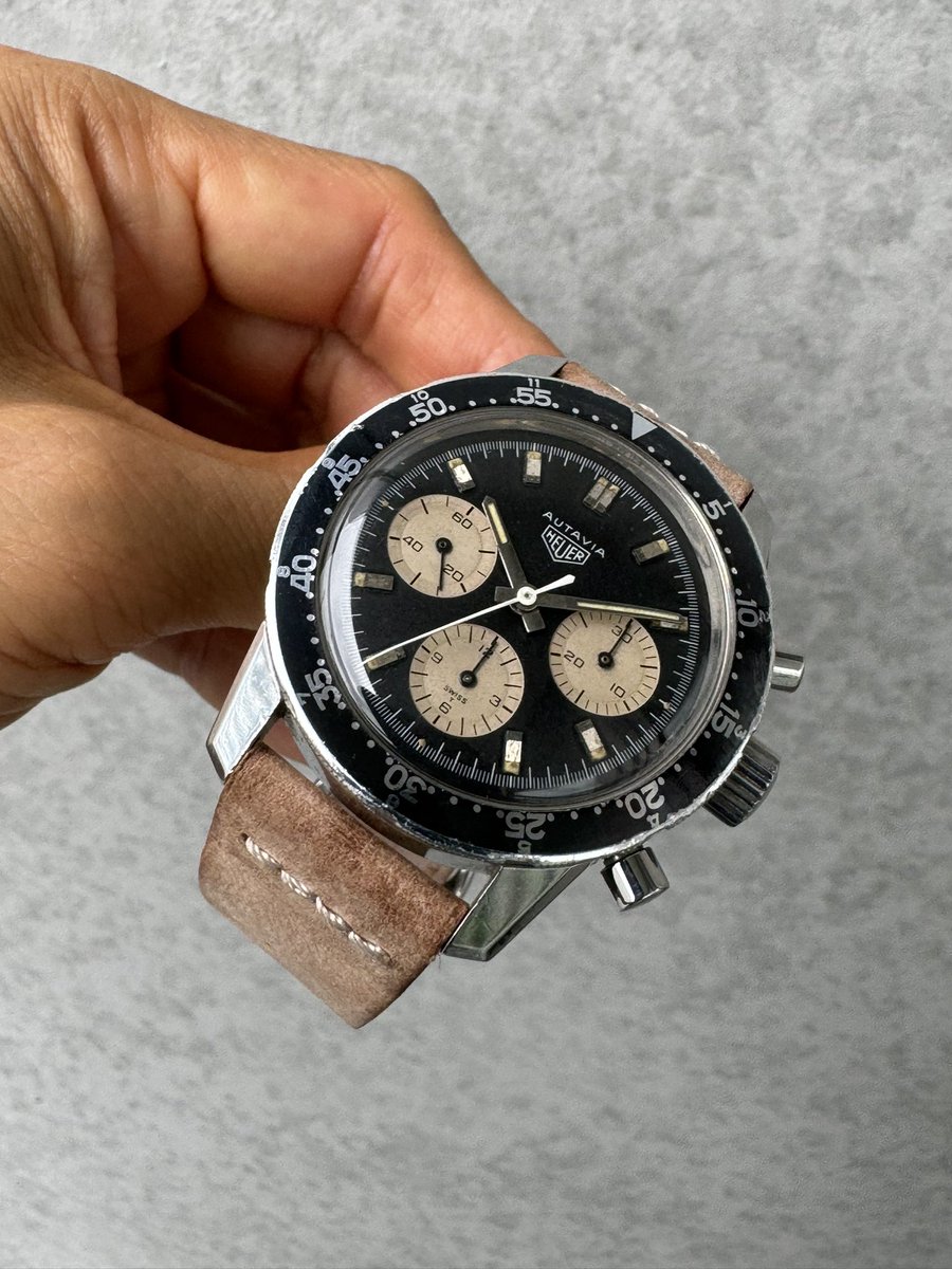 xsO3OrwmhjDFlXJ's tweet image. おはようございます☁️

いきなり秋の気候ですね🍂

枯れたヴィンテージクロノグラフあげときます⛳️

#autavia #heuer #valjoux72