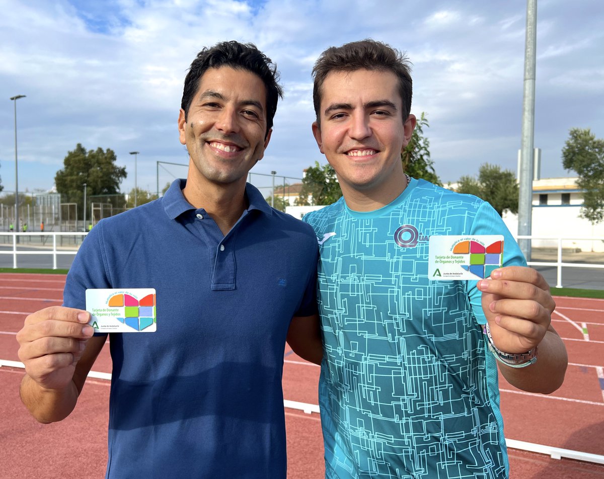 GRACIAS Roy Otero y Pedro Morales, presidente y directivo del Club #Atletismo el #Quarto de #Bellavista por mostrar sus Tarjetas de #DonantesDeÓrganos, impulsar la #Solidaridad y llevar #Esperanza a enfermos que precisan un #trasplante para seguir viviendo. <a href="/ClubQuarto/">CD Atletismo El Quarto</a> <a href="/ONT_esp/">Organización Nacional de Trasplantes</a>