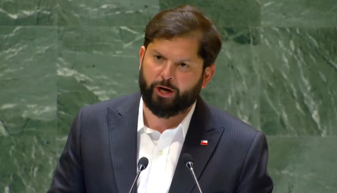 NoticiasONU's tweet photo. "Me niego a elegir entre el terrorismo de Hamás o la masacre y conducta genocida del Israel de Natanyahu. 

No tenemos por qué elegir entre barbaries. 

Yo elijo la humanidad"
@GabrielBoric , presidente de #Chile en la #UNGA https://t.co/ObuvxRBhRl