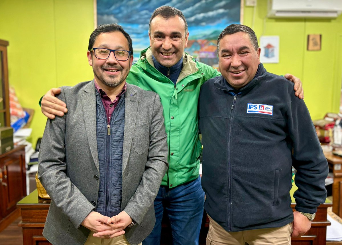 Juaneduardoconc's tweet photo. Con nuevo Director Regional IPS, mi gran amigo Marcelo Alvarez Curumilla y Jefe Local IPS. Juvenal OJEDA. Implementaremos atención virtual en Delegaciones Municipales de #QUEHUI y #RILÁN. Así nuestros vecinos serán atendidos para sus distintos beneficios en su lugar origen. https://t.co/oErf8b9buK