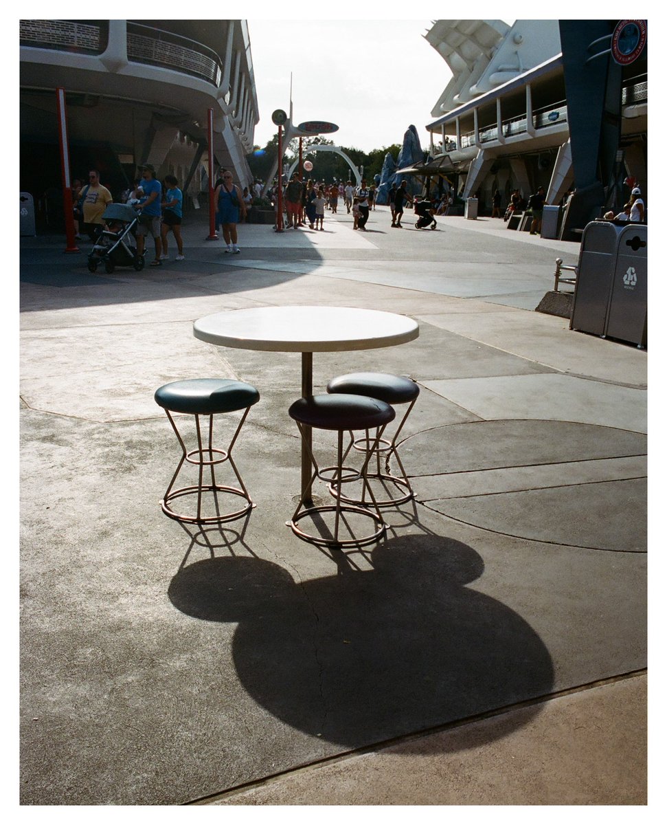 Somewareatdisney tweet media