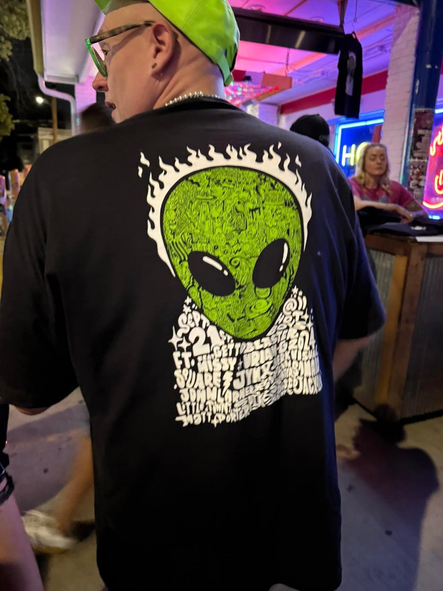 That new <a href="/AliensOnShrooms/">AliensOnMushrooms</a>  swag lookin fresh af boyeeee