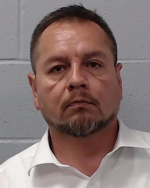 HugoChavezM's tweet image. 🚨SENTENCIAN A HOMBRE POR ABUSO SEXUAL🚨

Un jurado del condado #Hays sentenció a un hombre, quien es acusado de abuso sexual.

Se trata de Manuel Balderas, de 49 años, quien enfrenta los cargos de abuso sexual continuo, agresión sexual e incidencia con un niño.

El sujeto habría