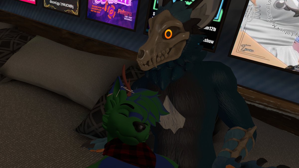 keitothewolf's tweet photo. Vr snuggles are always great especially while watching anime :3
#vrchat #virtualTuesday #vrchatfurry https://t.co/ZqVXQgewpO