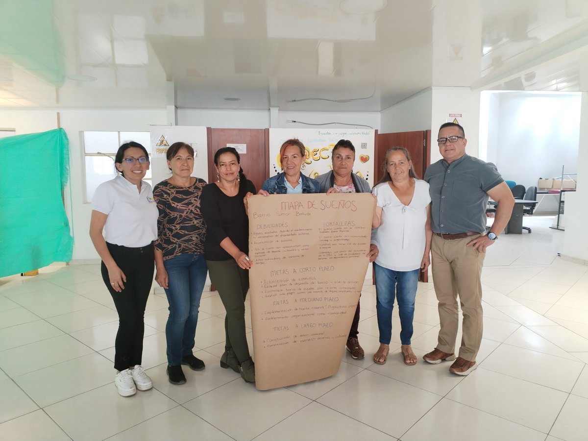 DimarySmith's tweet photo. @ElOIRdelaRegion @Jchsha @UniversidadUNAD @julialbaangelo @nmmorenol @RedEUNAD_ @RedDocentesUNAD @RedIBm254460 @RedestUNAD @indunelson @UNADSIGI @aibsiabato #Hoy en el CEAD Málaga @UnadZcori se llevó a cabo la 1 etapa de la #CMRM en la comunidad Simón Bolívar, buscando fortalecer el reconocimiento de actores y propósitos del @OIRdelaRegiones Juntos conocimos su realidad y construimos un mapa de sueños comunitario.  #MásUnadmasEquidad https://t.co/h4eq6ULSma