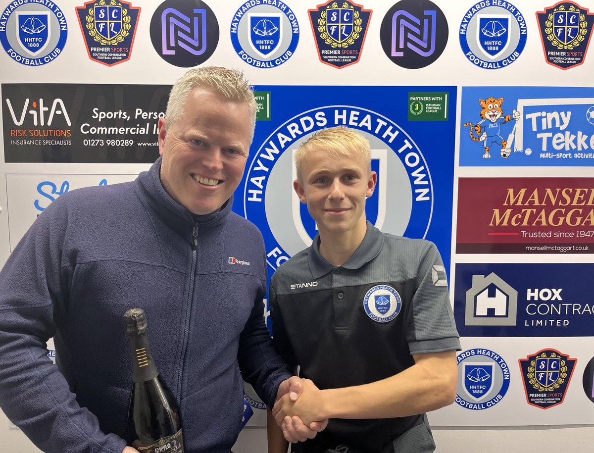 Tonight’s Man of The Match, chosen and presented by tonight’s match sponsor @JonLeaNetwork, Teddy Wood!

His first league goal and first goal at The @HomeSmartEnergy stadium, but sadly not old enough to drink the reward, so instead it’s been swiftly handed to his dad 😂

#HHTFC