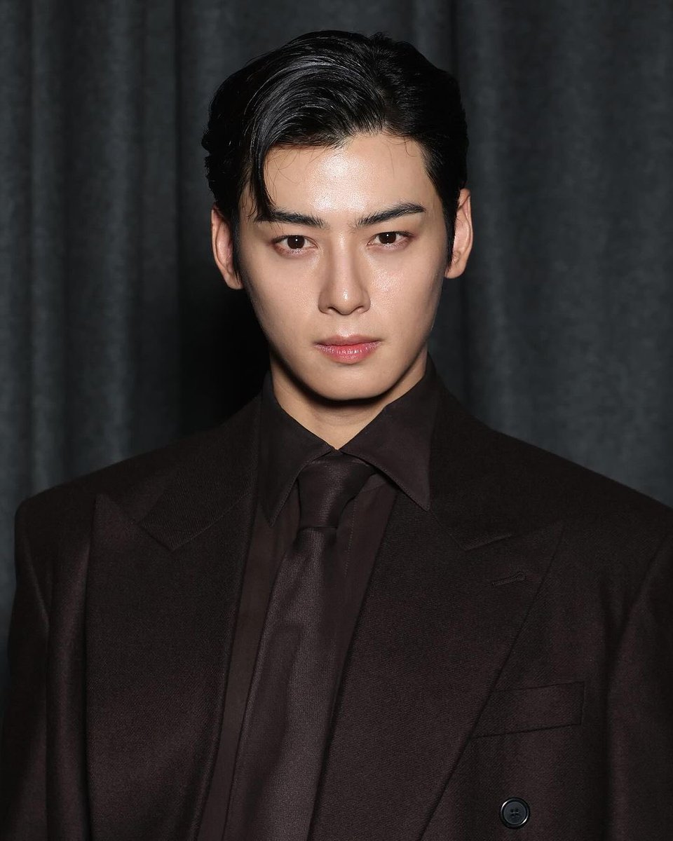 PopBase's tweet photo. Cha Eunwoo for Saint Laurent during Paris Fashion Week. https://t.co/rHHRg7VE0a