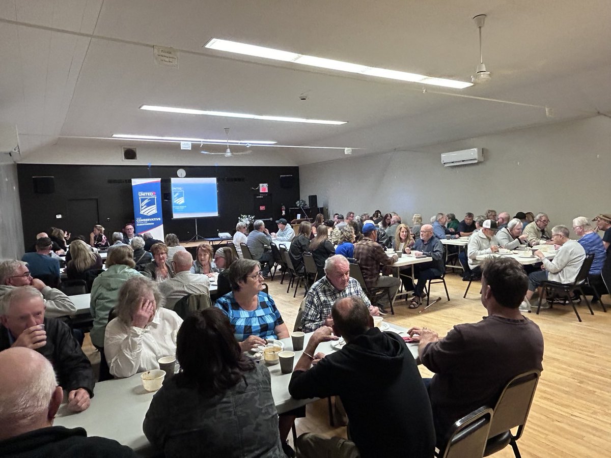 JonHromek's tweet image. Incredible turnout at the Weyburn Sask United town hall last night!

The people of Weyburn and the surrounding area are ready for change. @McinnesSask and her team will be making strides in Weyburn-Bengough in the upcoming election!

#youdeservebetter #saskcanbebetter
