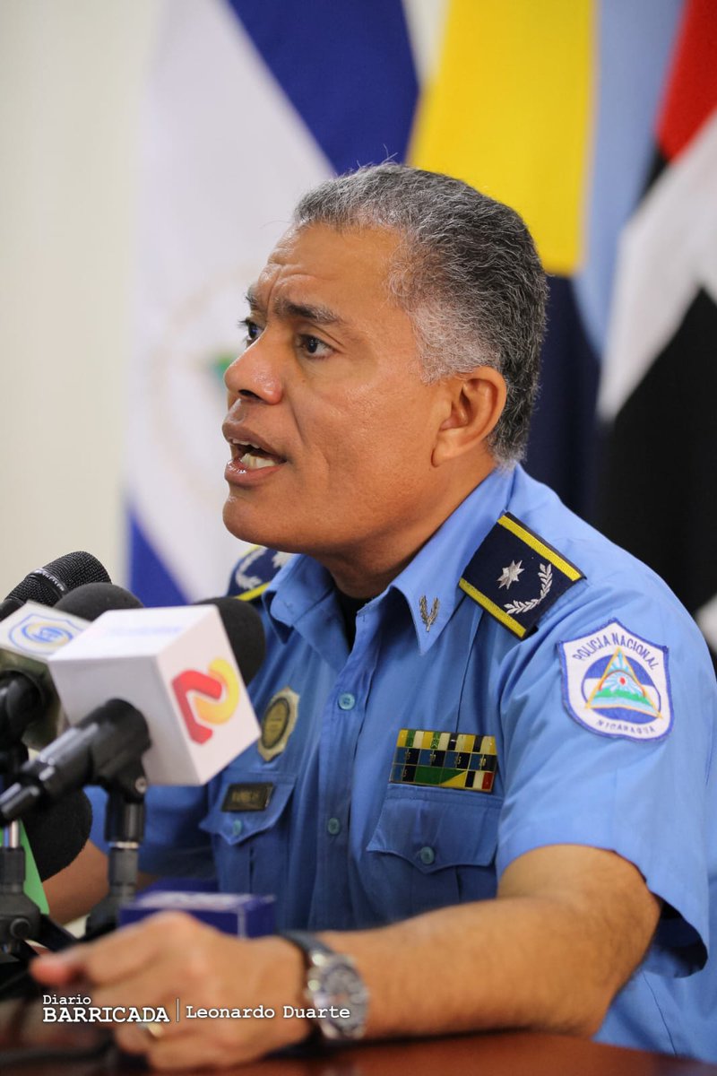 🚨🚦 Policía Nacional presentó informe semanal del Plan Nacional de Emergencia Vial. 

👥 Seminarios con la asistencia de 16,733 personas
🏡 Charlas y visitas casa a casa a 10,042 ciudadanos
🚧 Regulación del tránsito en 74 tramos de carretera
🛠️ 3,977 inspecciones mecánicas