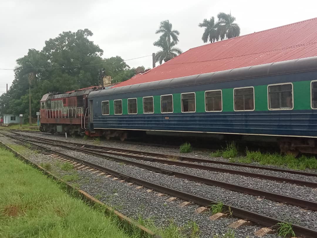 🚨Se formó la tormenta tropical Helene!!🌀 y <a href="/ferrocarrilcuba/">Unión de Ferrocarriles de Cuba</a> contribuye de inmediato a la evacuación de nuestro pueblo en #PinardelRío
⛈️Manténgase informado ante el pronóstico de fuertes e intensas lluvias en el occidente y centro del país en las próximas horas.
#CubaPorLaVida