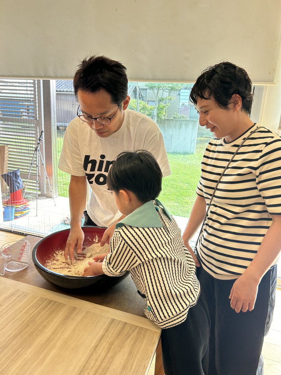 FarmerFire72732's tweet photo. Fire__Farmerは皆さんの初めてを作り出していきたい。

【蕎麦打ち体験】

笑顔を共有出来ました。

"食卓に笑顔を、人生に健康を"

#FireFarmer 
#元消防士 
#元公務員
#茨城県
#坂東市
#有機肥料栽培ネギ
#レタス 
#Liveコマース
#蕎麦打ち体験 https://t.co/mhmwWt9dyX
