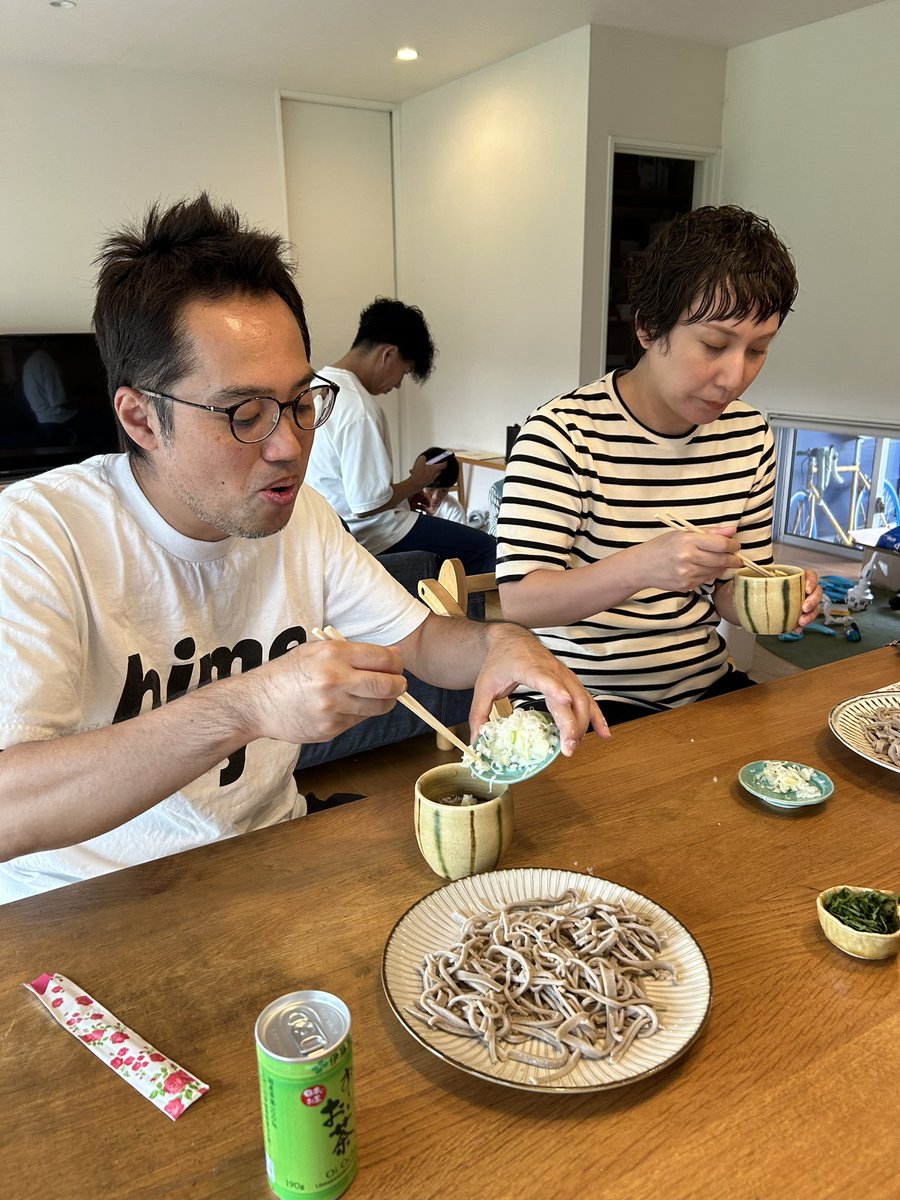 FarmerFire72732's tweet photo. Fire__Farmerは皆さんの初めてを作り出していきたい。

【蕎麦打ち体験】

笑顔を共有出来ました。

"食卓に笑顔を、人生に健康を"

#FireFarmer 
#元消防士 
#元公務員
#茨城県
#坂東市
#有機肥料栽培ネギ
#レタス 
#Liveコマース
#蕎麦打ち体験 https://t.co/mhmwWt9dyX