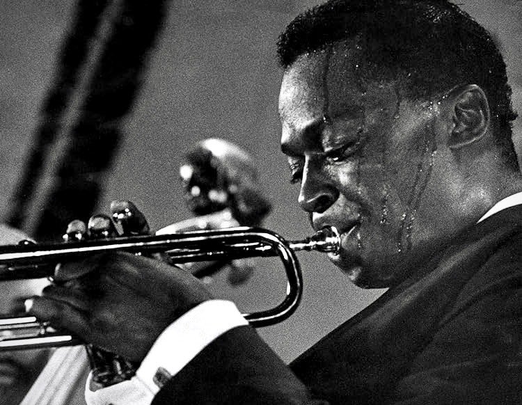 SaladJazz1's tweet photo. Miles Davis recorded Miles in Berlin on this day in 1964.
#Jazz
#onthisday

"So What"
https://t.co/gMUlMVp3l0

photos: Les McCann https://t.co/WhkmOgk8dU