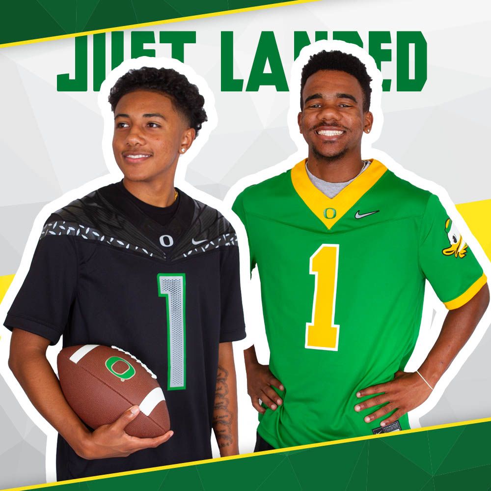 TheDuckStore's tweet photo. Yep, THEY'RE HERE π π¦ ! Get your Nike jersey now before they're gone: https://t.co/dA9z41XD3y #NEWNIKE #GenerationO https://t.co/mVQHhObM81