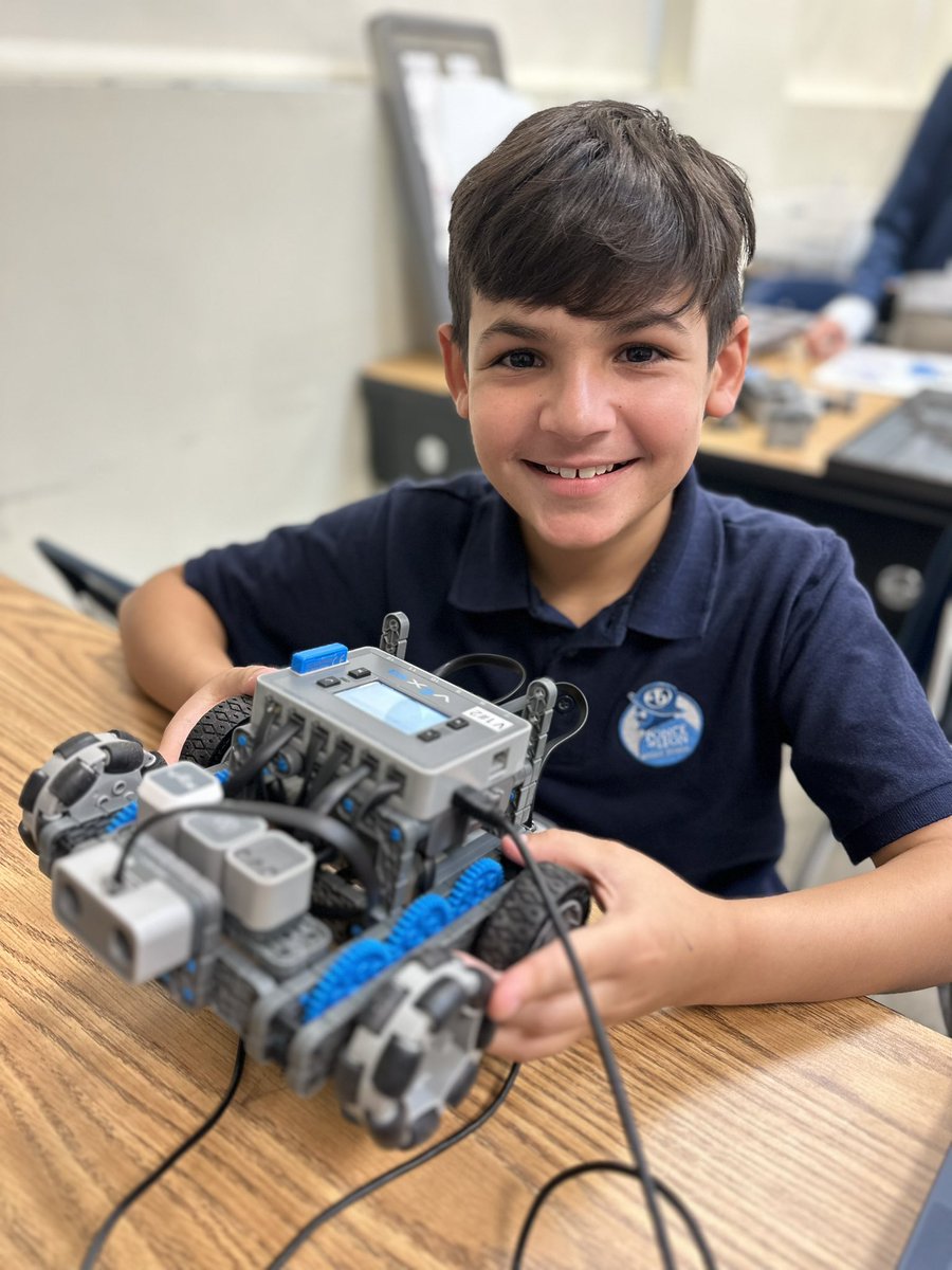 PonceExplorers's tweet image. Our Vex Robotics Club is up and running! If you want to learn more about building, coding, and robots join us every Tuesday 4-6 PM in room 165! Be part of something awesome! #vexrobotics #weareponceexplorers @MDCPS @MDCPSCentral @miamimagnets @STEAMDesignated