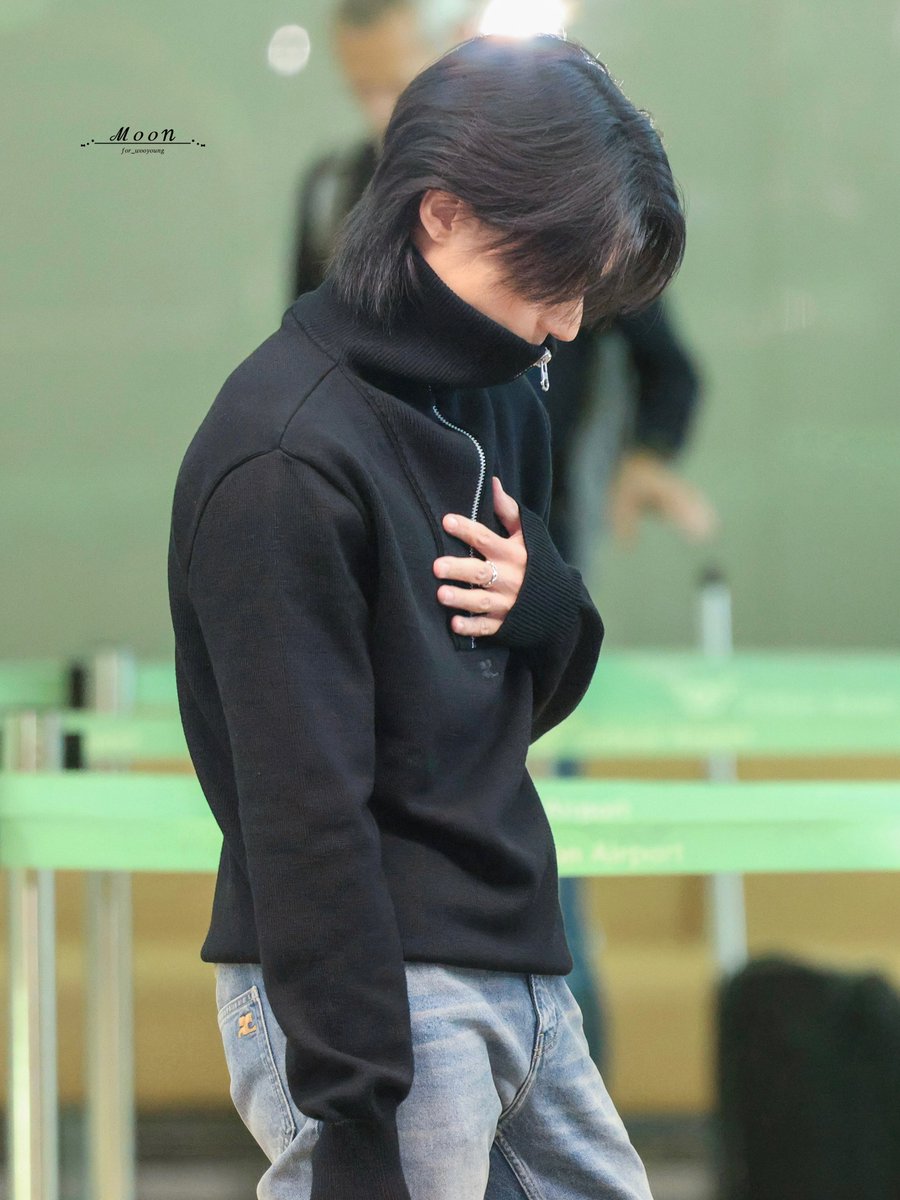 for_young__'s tweet photo. 240924 ICN 출국 에이티즈 우영

#에이티즈 #ATEEZ  #정우영 #우영 #wooyoung https://t.co/rVIQGREaVb