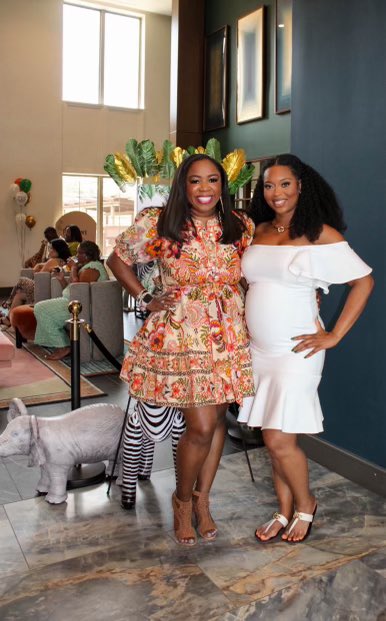 AngelWilson36's tweet photo. Happy to have one of my closest friends and her family in Austin now. Baby #2 on board. Kelly and Bey💋 #Fall03🩷💚 https://t.co/x5b4wMJLl2
