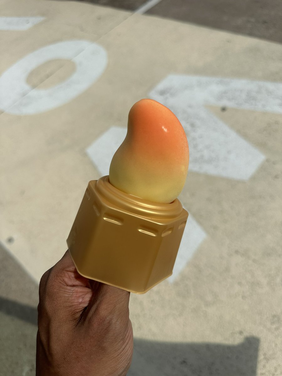 EricEatsHTX's tweet photo. These Japanese Mango &amp; Peach Ice Creams are 🔥🔥

I got them from 99 Ranch Market on Westheimer https://t.co/AXb78ZLP9V