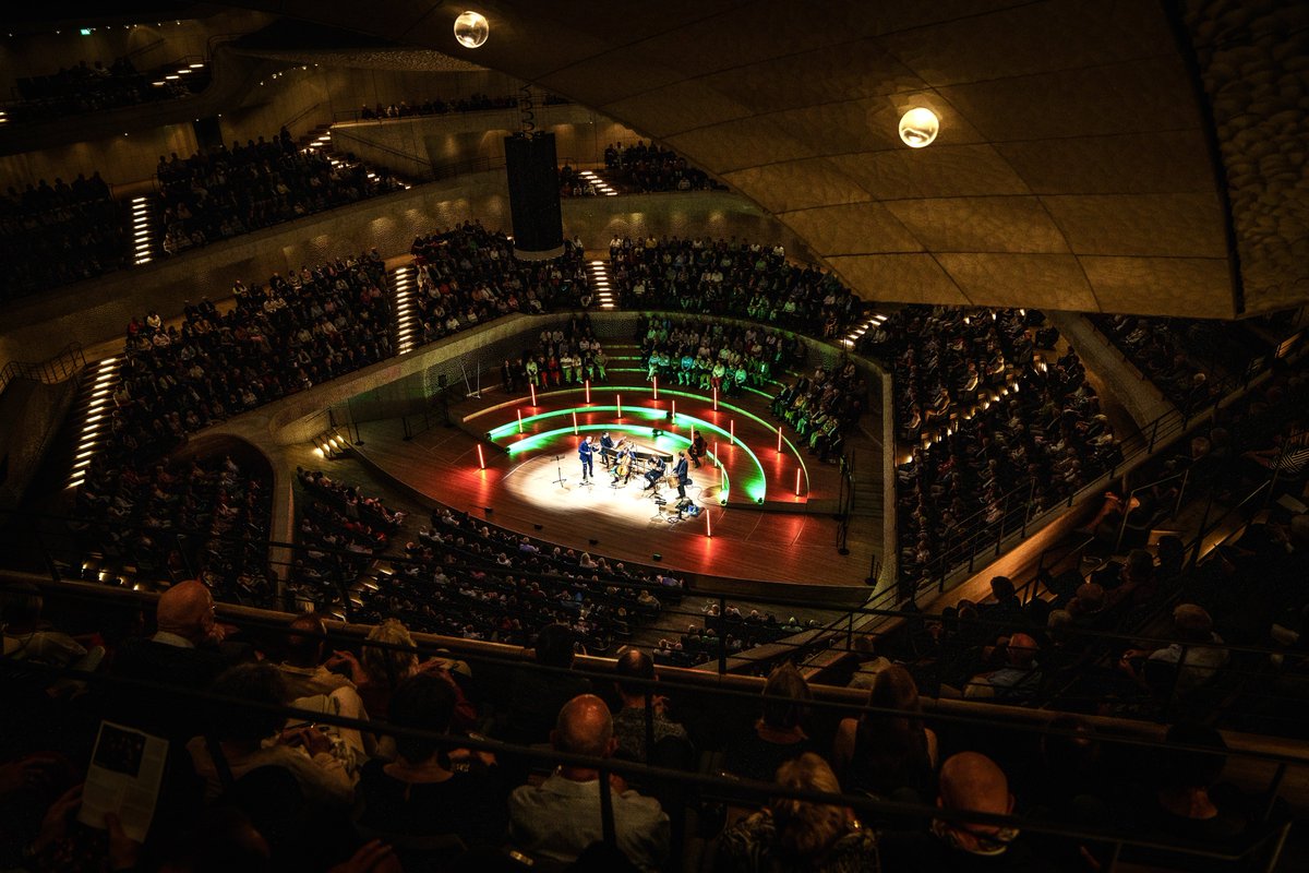 HopeViolin's tweet photo. 2250 people turned out on a Monday night to hear the six of us play “Irish Roots” and to celebrate 400 years of Irish music, history and culture at the @elbphilharmonie Hamburg. It’s a night I will never forget. 

Thank you and Moin, Hamburg! ☘️ 

📸 Sebastian Madej https://t.co/SMNf6JxRIM